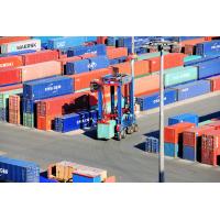 3567_1021 Ein Portalhubwagen transportiert einen Container im Containerlager Burchardkai. | 